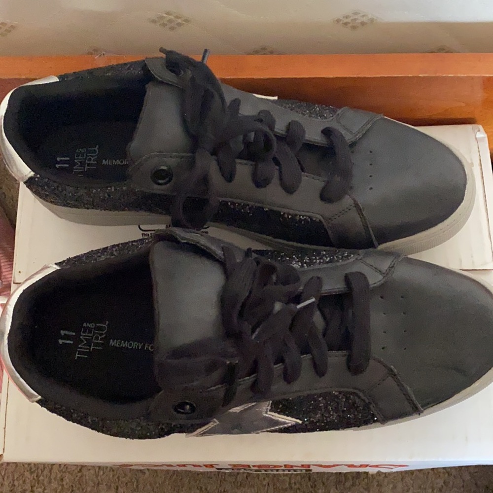 Shoes - Picture 2 of 4